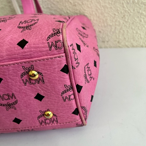 MCM Vibrant Pink Logo large Tote - Picture 7 of 15